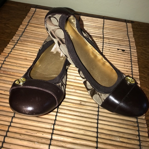 Coach Shoes - COACH EUC Chelsey Ballet Flat Size 8